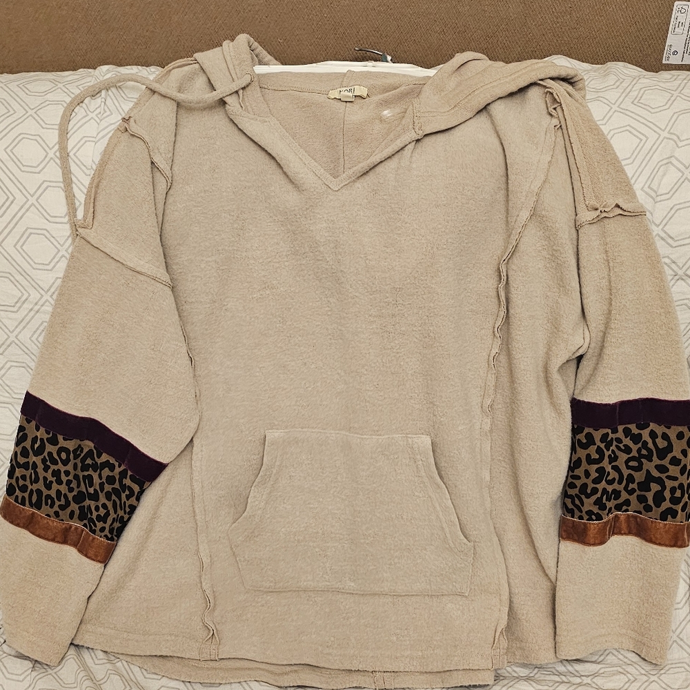 Kori hooded sweatshirt with leopard print
